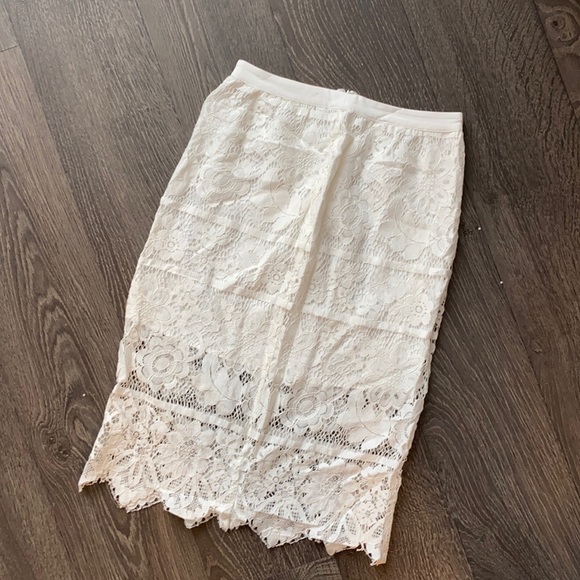 Spring lace skirt - Picture 1 of 3